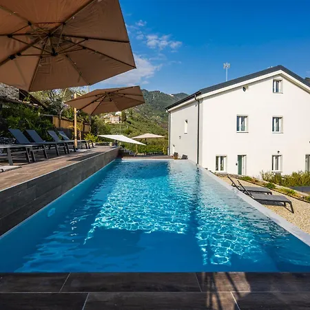 - 2 Vista Mare E Piscina * Rapallo